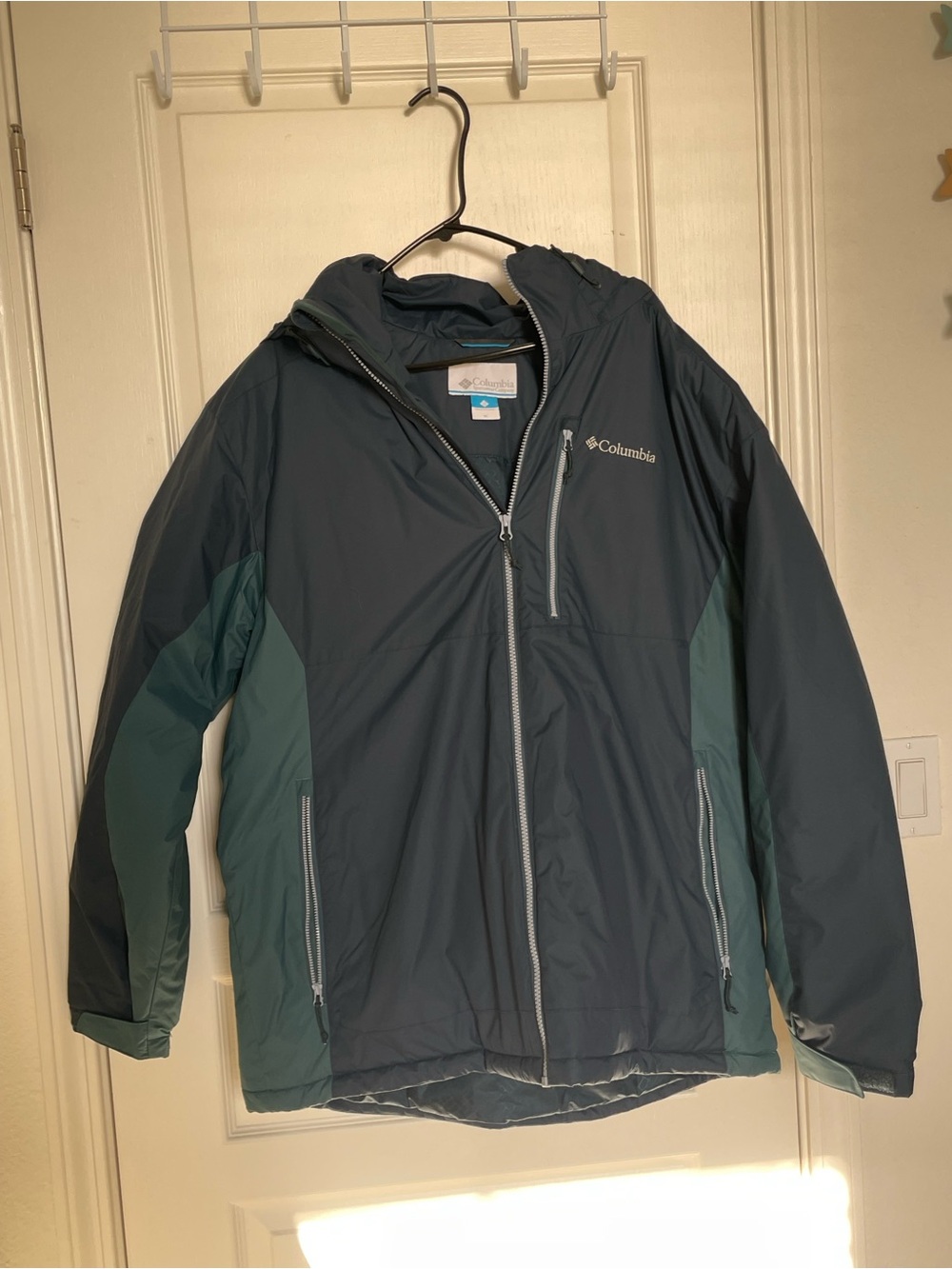 Columbia Men's Raincoat in Dark Teal and Forest Green
